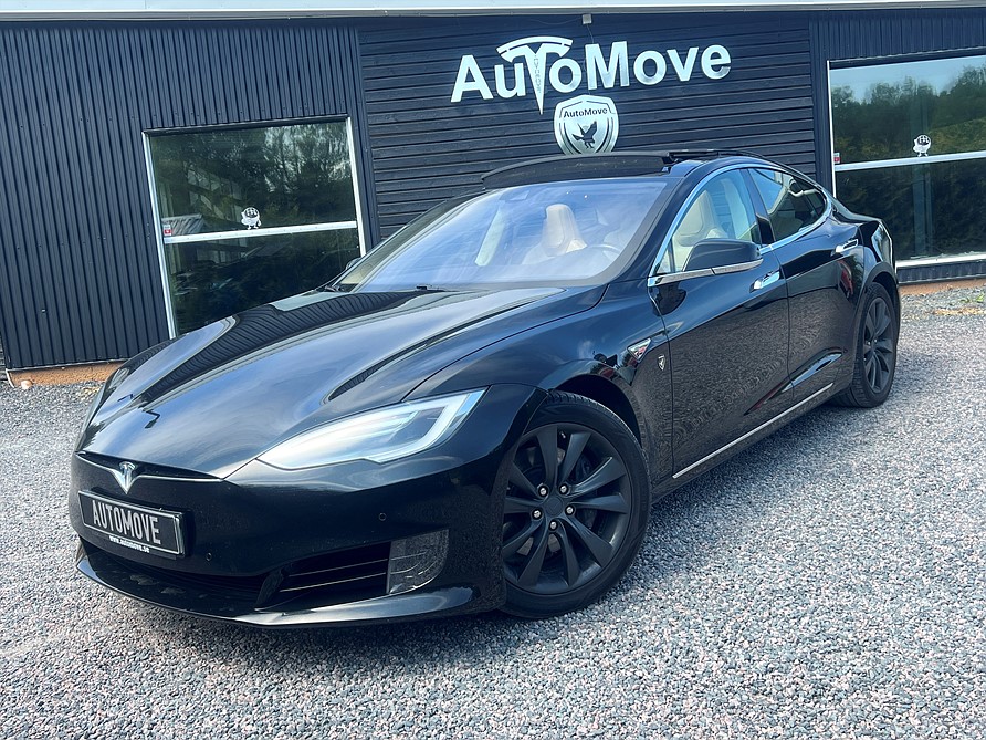 Tesla MODEL S FreeCharge Panorama