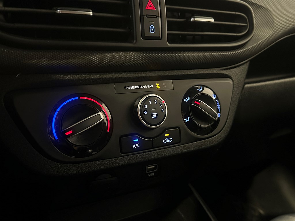 Bild på Essential 1.0 67hk - CARPLAY, RATTVÄRME