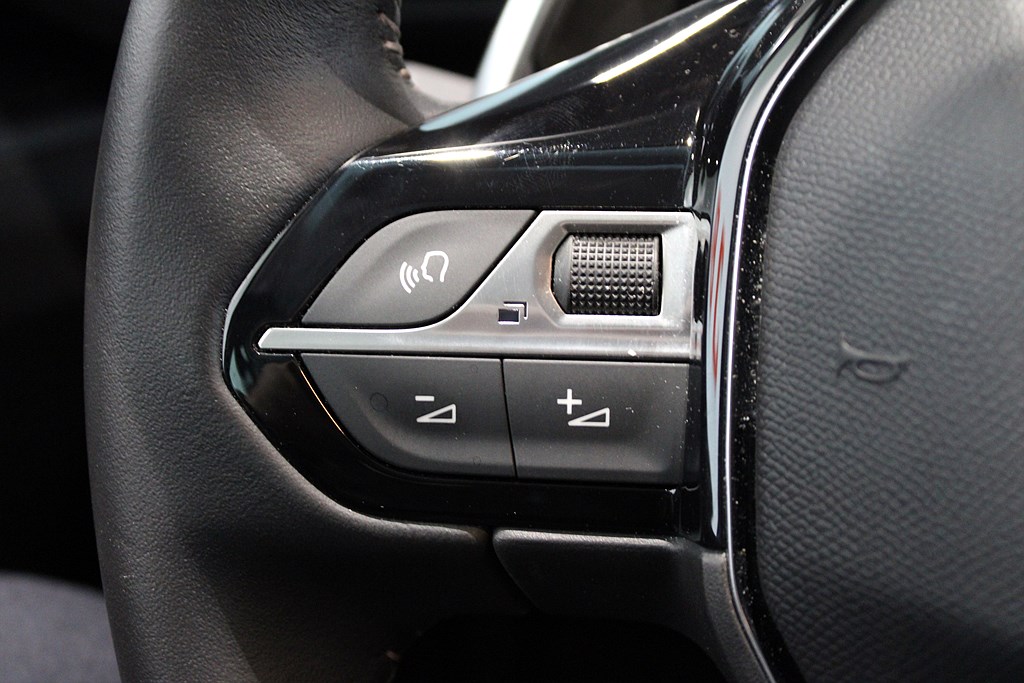 Bild på Active Hybrid 224hk Aut - B-KAMERA, NAV, CARPLAY