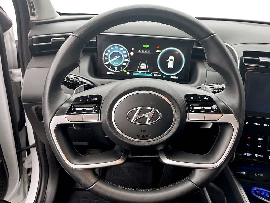 Bild på Essential Hybrid 230hk Aut - BACKKAMERA