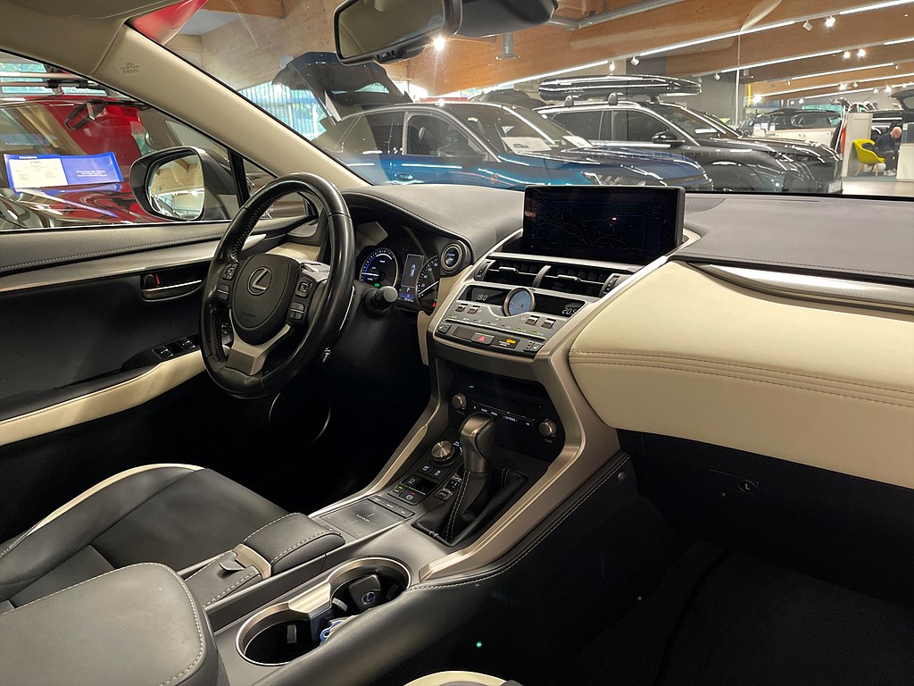 Bild på 300h AWD E-CVT Kyushi Edition 197hk Aut - NAV , BACKKAMERA