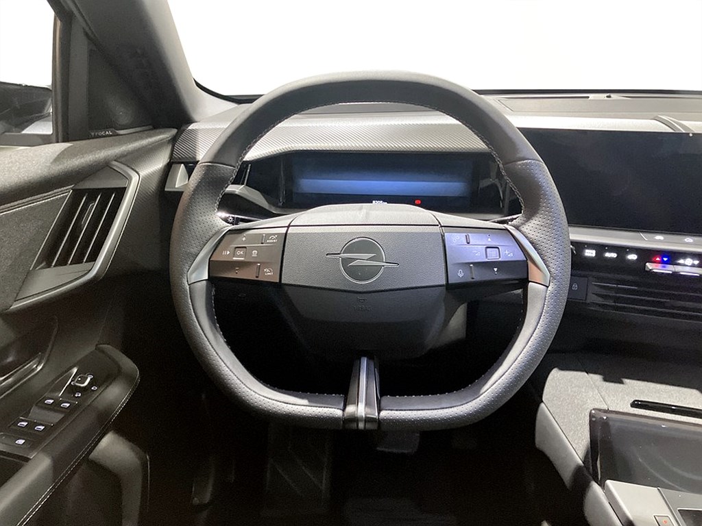 Bild på Ultimate GS Hybrid 136hk Aut - DEMO