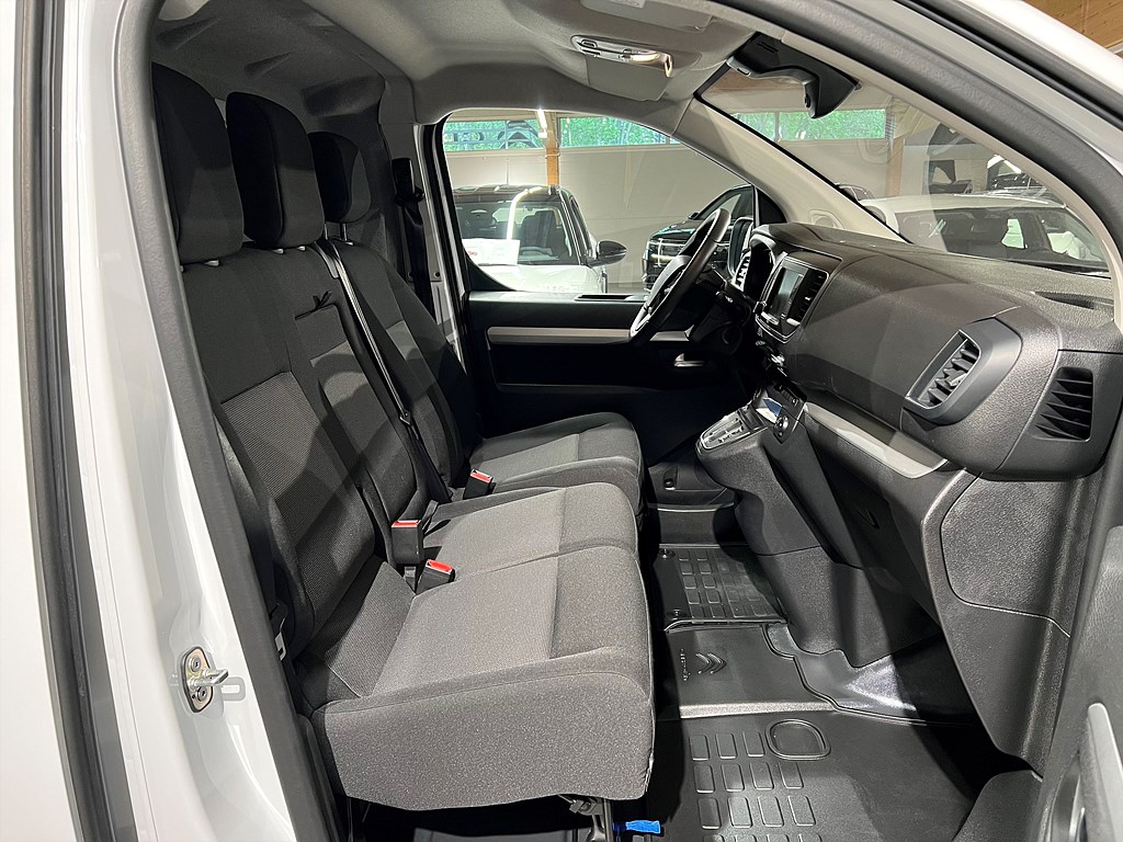 Bild på Business Premium 75kWh 136hk Aut L2 - KEYLESS,NAV,DRAG