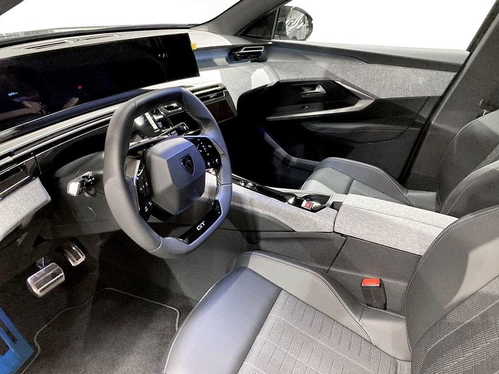 Bild på GT Hybrid 145hk Aut - B-KAMERA, CARPLAY