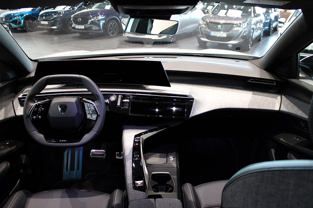 Bild på GT Hybrid 145hk Aut - B-KAMERA,CARPLAY,NAV