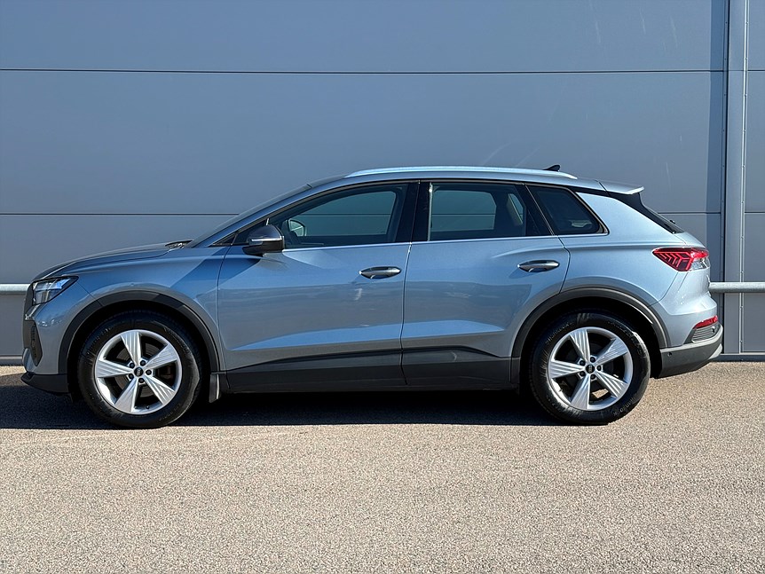 Audi Q4 35 e-tron Proline / Adaptiv Farthållare / Backkamera