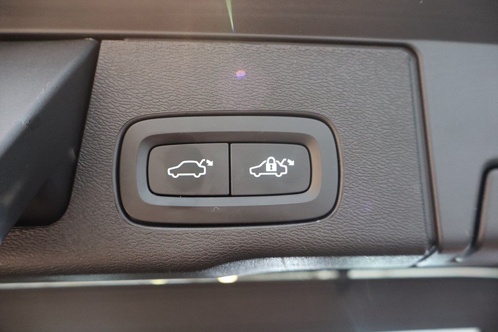 Bild på Momentum B4 197hk Aut AWD - B-KAMERA,CARPLAY