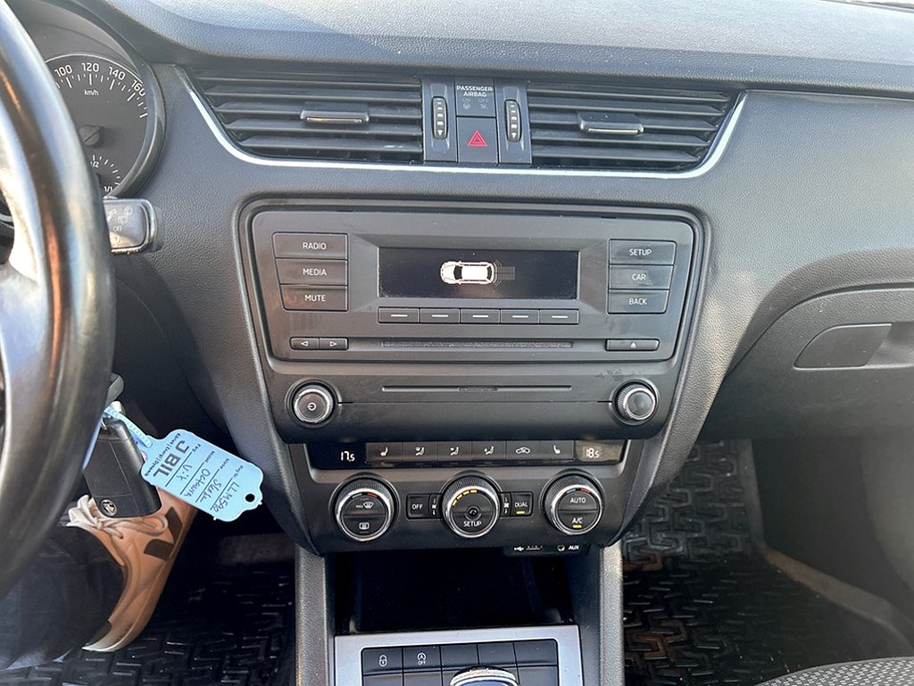 Bild på Kombi Ambition 1.6 TDI 105hk Aut - NYSERVAD, DRAG