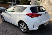 Toyota Auris Hybrid e-CVT, 136hk