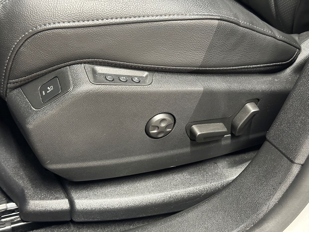 Bild på Rivoli Exclusive E-Tense 300hk Aut AWD - PANO, FOCAL, MASSAGE