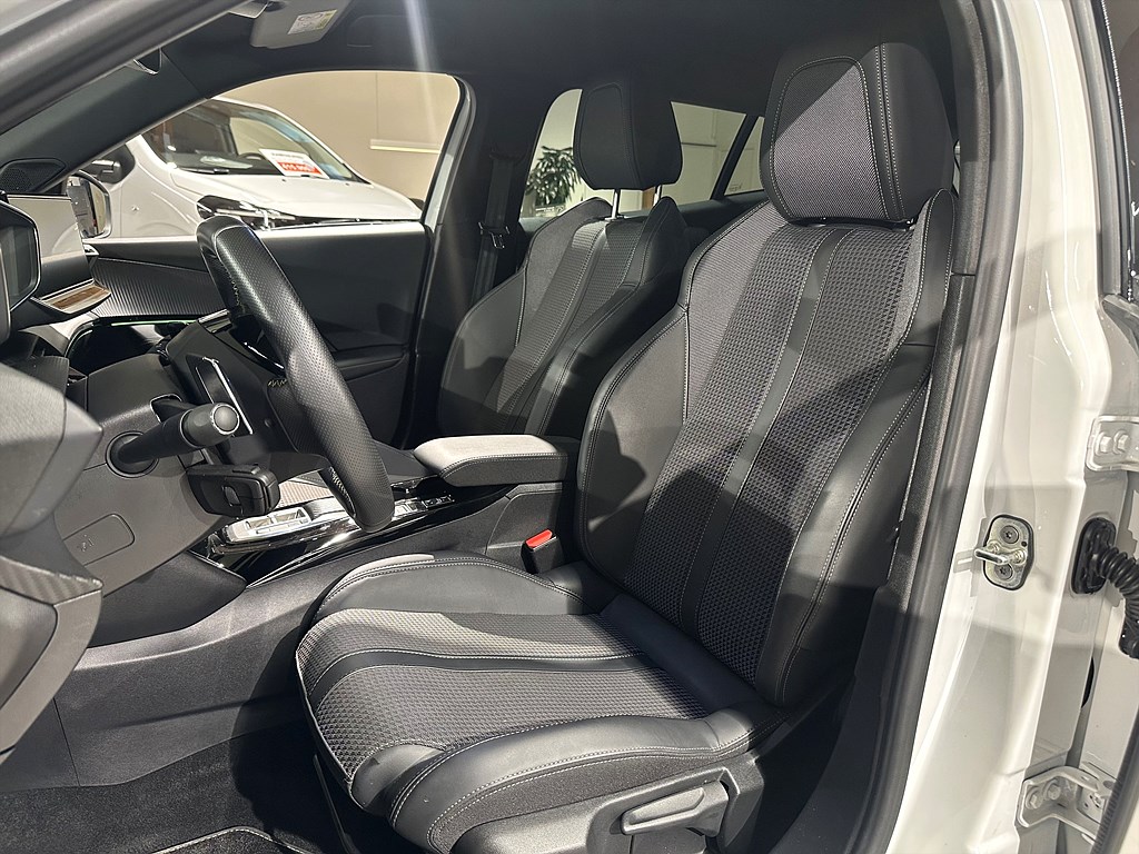 Bild på GT 1.2 PT 130hk Aut - M-VÄRMARE,NAVI,B-KAMERA,CARPLAY