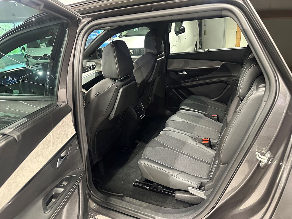 Bild på GT Black Pack 1.2 PT 130hk Aut - NAV, CARPLAY, MOTORISERAD BAKLUCKA