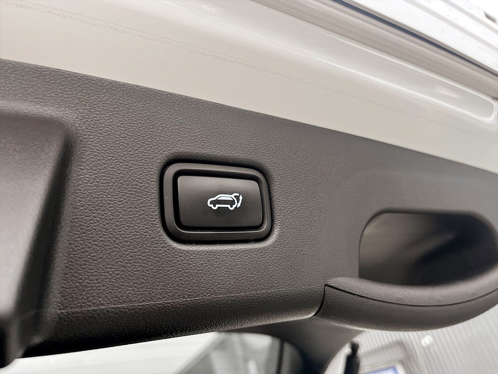 Bild på Essential Hybrid 230hk Aut - BACKKAMERA