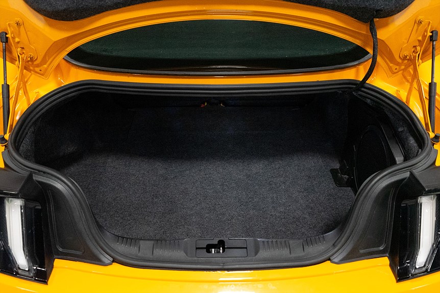 Ford Mustang Fastback GT 5.0 V8 450hk