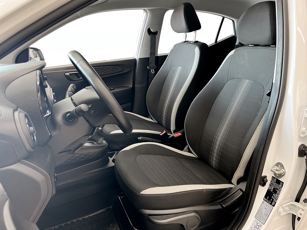 Bild på Essential 1.0 MPi 67hk Aut - CARPLAY