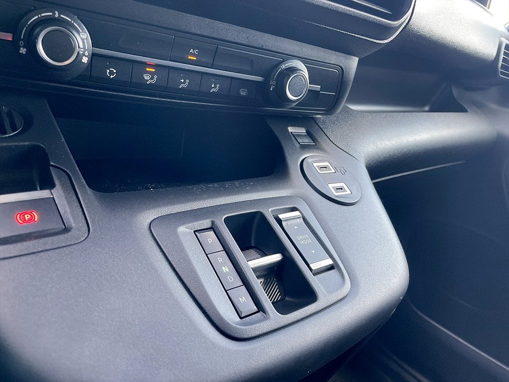 Bild på 1.5 BlueHDi 130hk Aut L2 - DRAG, B-KAMERA