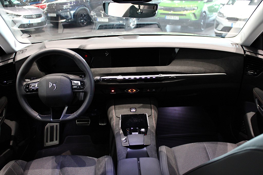 Bild på Performance Line E-Tense 225hk Aut - MOTORISERAD BAKLUCKA, B-KAMERA