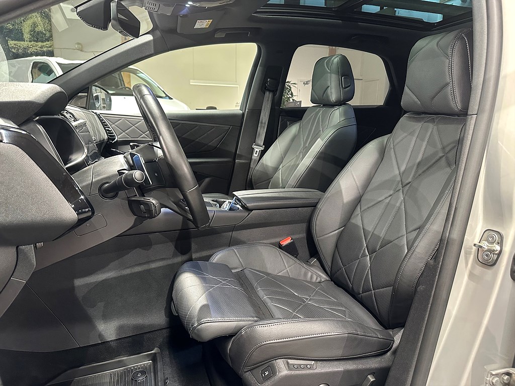 Bild på Rivoli Exclusive E-Tense 300hk Aut AWD - PANO, FOCAL, MASSAGE