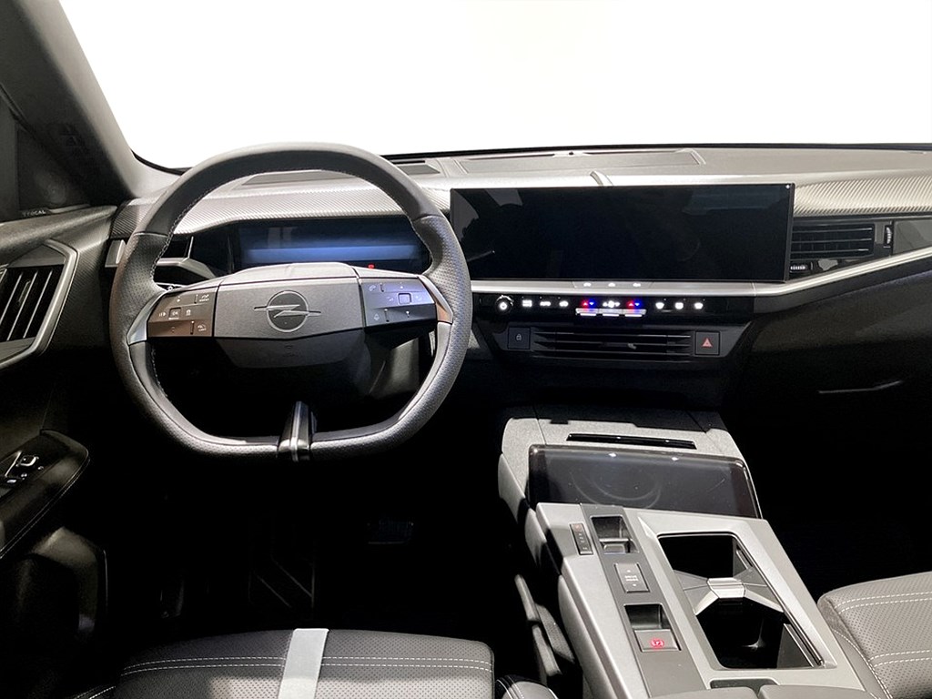 Bild på Ultimate GS Hybrid 136hk Aut - DEMO