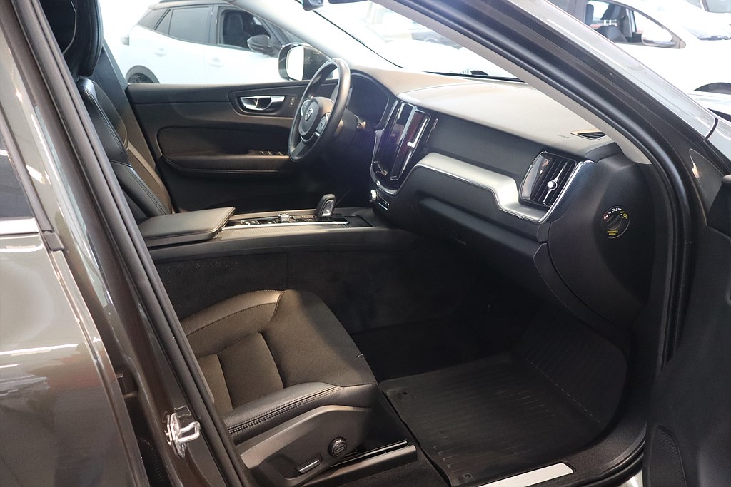 Bild på Momentum B4 197hk Aut AWD - B-KAMERA,CARPLAY