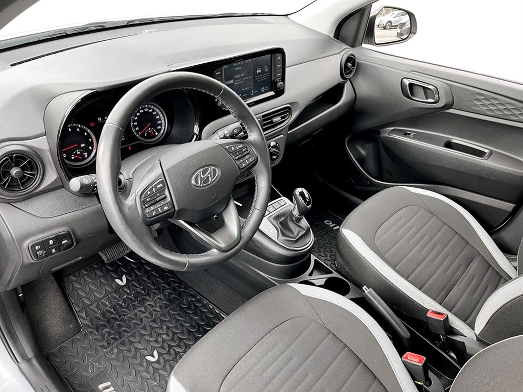 Bild på Essential 1.0 Blue 67hk Aut - CARPLAY, RATTVÄRME