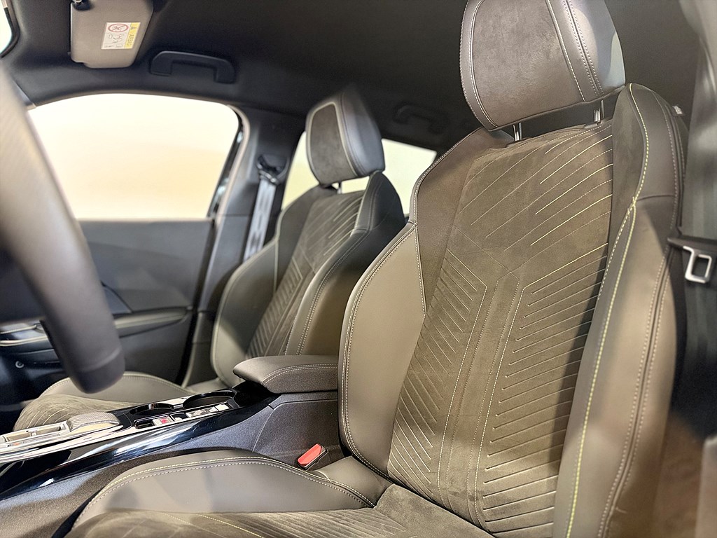 Bild på GT 1.2 PT 130hk Aut - B-KAMERA,CARPLAY,NAVI