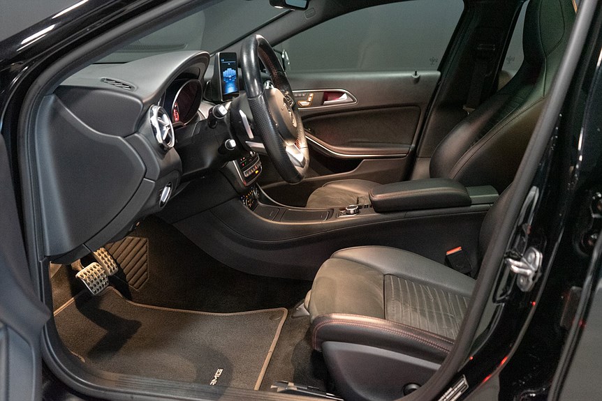 Mercedes-Benz GLA 250 4MATIC AMG 211hk