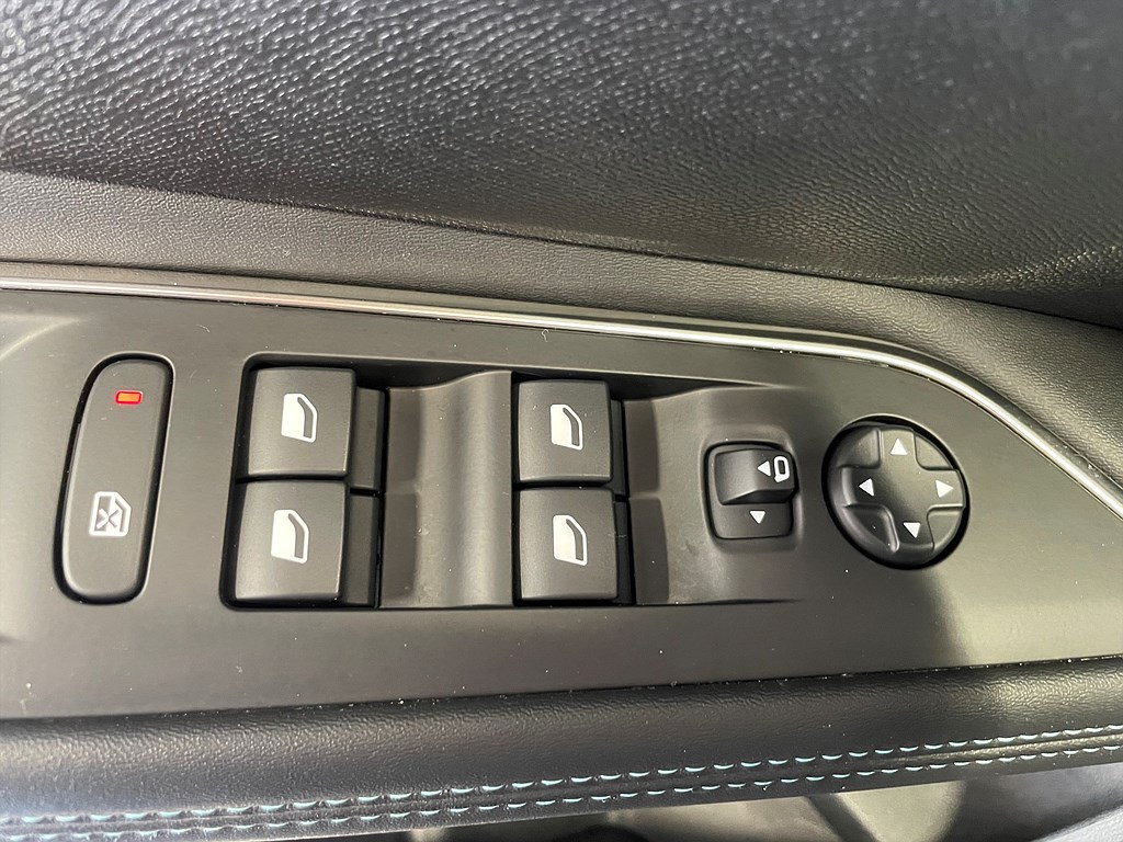 Bild på Allure Hybrid4 300hk Aut AWD - B-KAMERA, NAVI, CARPLAY