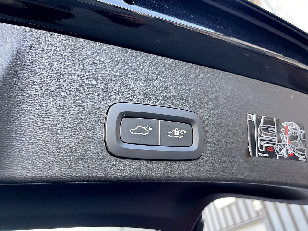 Bild på Momentum B4 197hk Aut - B-KAMERA, CARPLAY