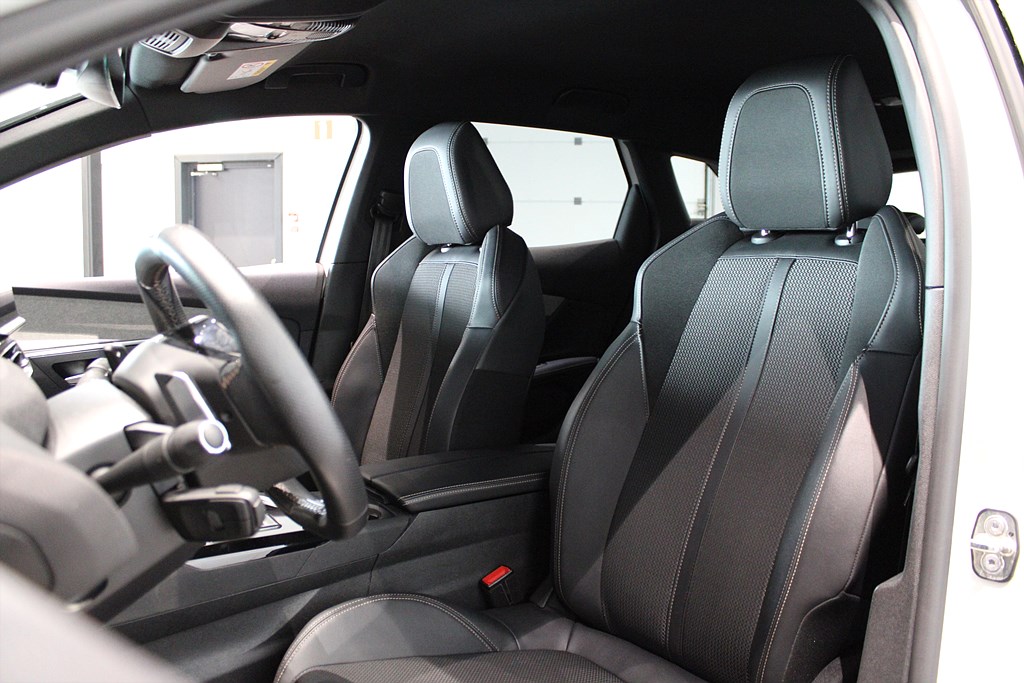Bild på GT 1.2 PT 130hk Aut - B-KAMERA, CARPLAY