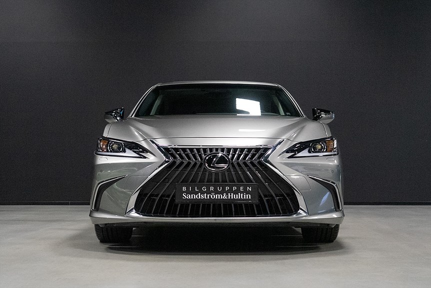 Lexus ES 300h 2.5 E-CVT Limited Edition 218hk