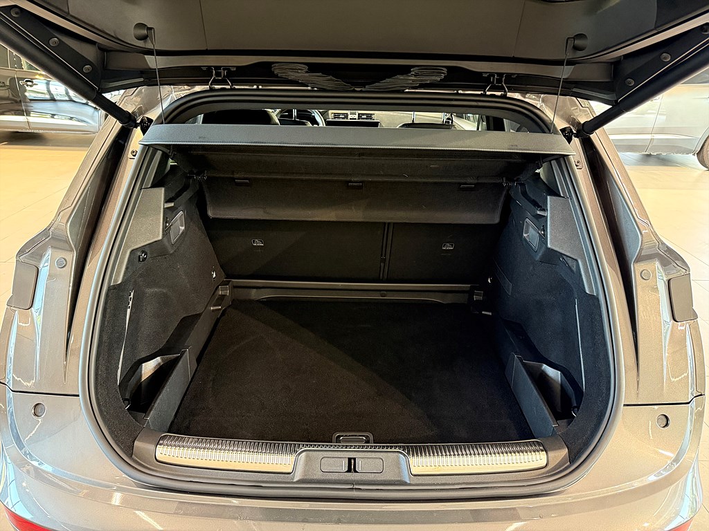 Bild på E-Tense Performance Business 300hk Aut 4x4 - BKAMERA,CARPLAY