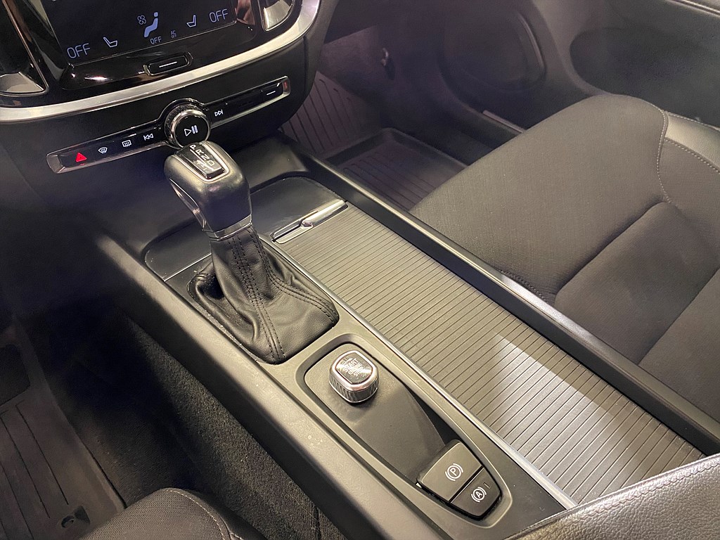 Bild på Momentum D3 150hk Aut - CARPLAY, RATTVÄRME