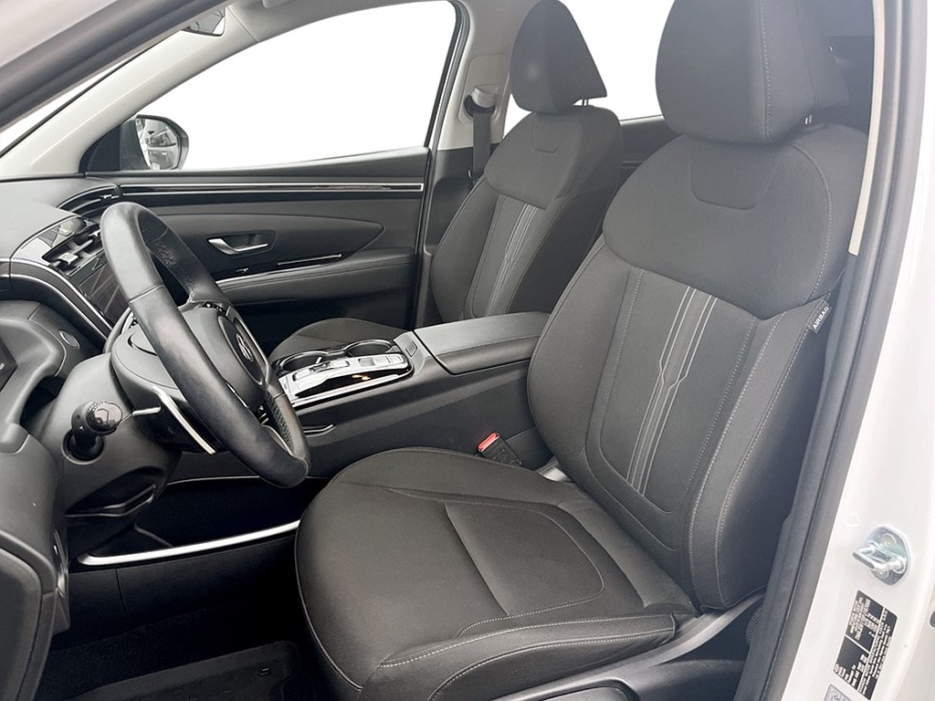 Bild på Essential Hybrid 230hk Aut - BACKKAMERA