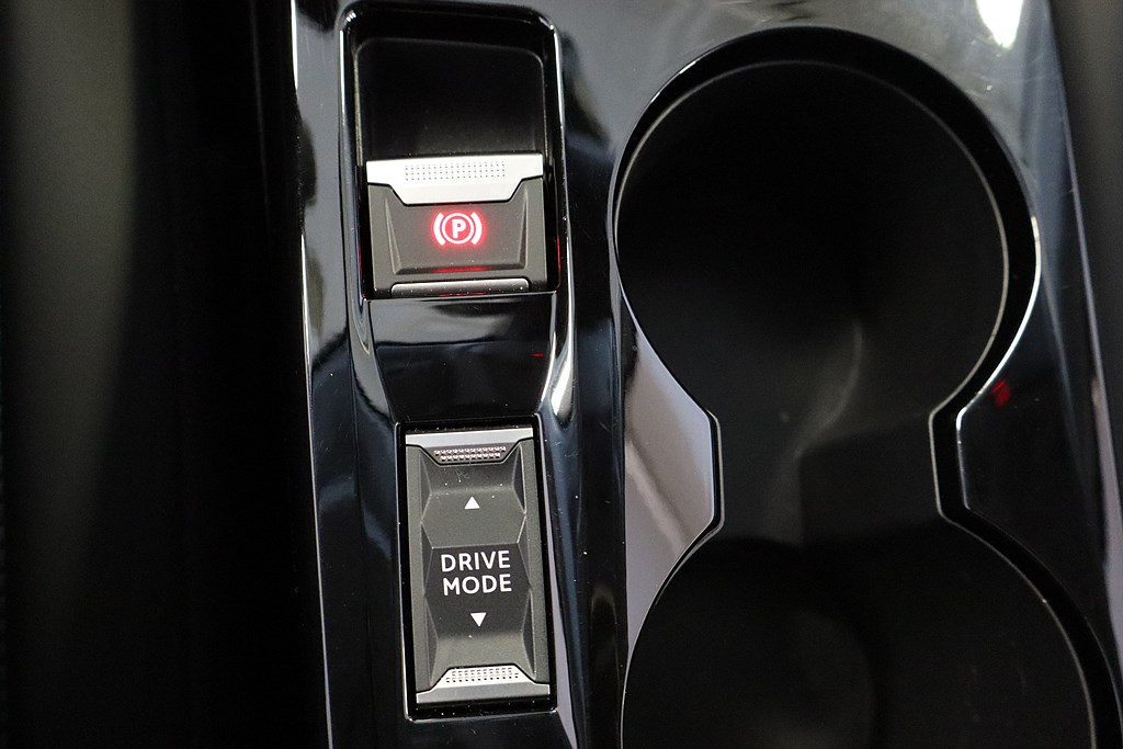 Bild på Allure Pack 50kWh 136hk ut - B-KAMERA, CARPLAY