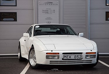 Porsche 944 Turbo Strosek