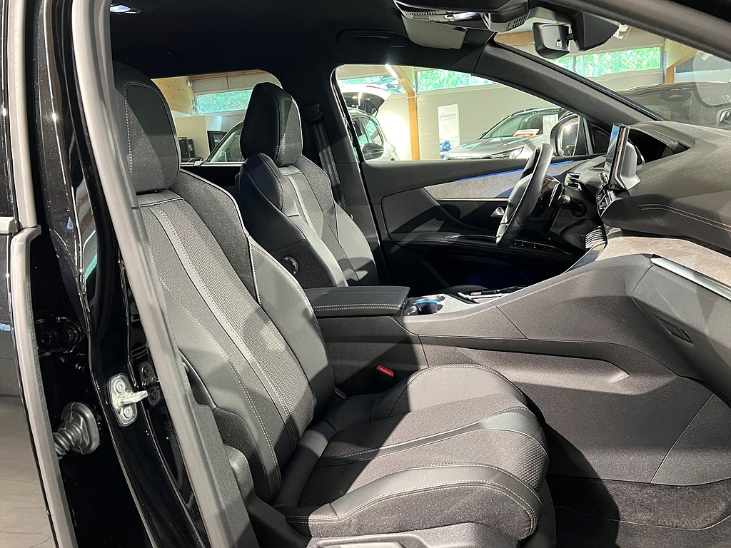 Bild på GT Black Pack 1.2 PT 130hk Aut - NAV, CARPLAY, M-BAKLUCKA