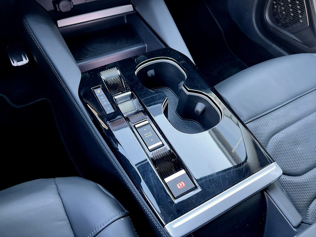 Bild på X Shine Hybrid 225hk Aut - B-KAMERA, RATTVÄRME