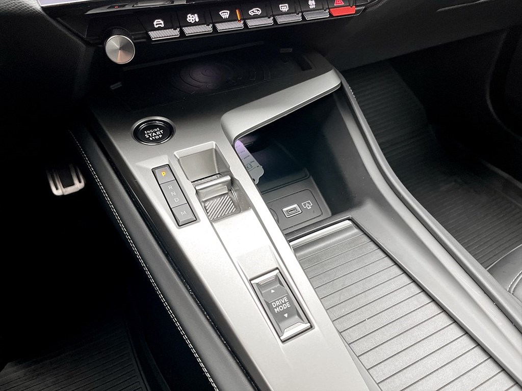 Bild på GT 1.2 PT 130hk Aut - B-KAMERA, CARPLAY