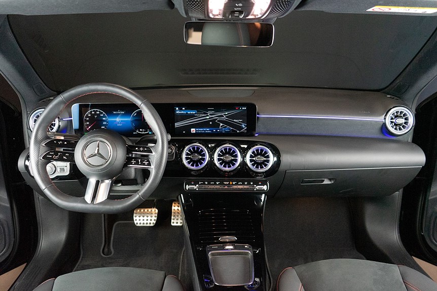 Mercedes-Benz A 250 e Sedan AMG Line Advanced Plus 218hk
