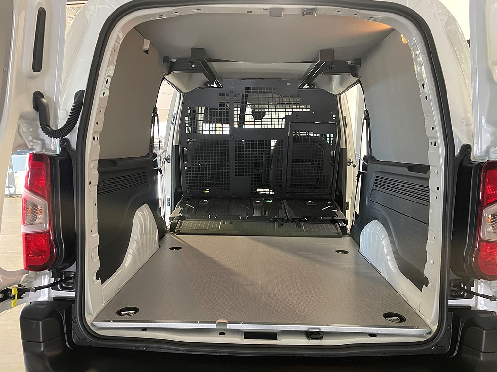 Bild på Crew Cab 1,5 BlueHDi 130hk Aut - OMGÅENDE LEVERANS!