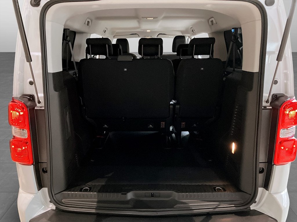 Bild på Feel 75kWh 136hk L3 - 9-SITS, B-KAMERA