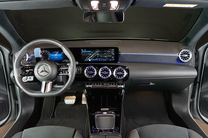 Mercedes-Benz A 250 e AMG Line Advanced Plus 218hk