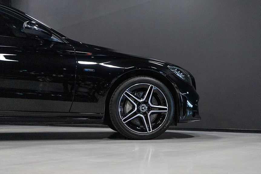 Mercedes-Benz C 300 e Sedan AMG Night Edition