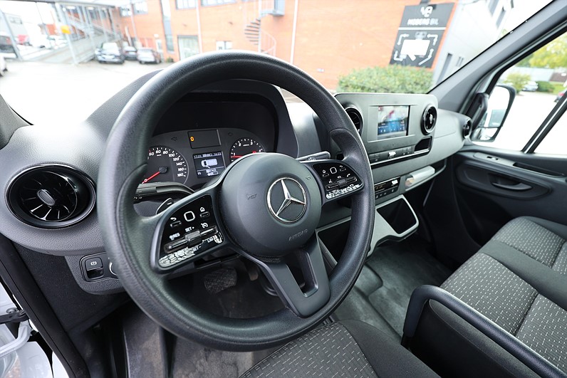 Mercedes-Benz Sprinter 316 CDI 163hk Flakbil Värmare Lågskatt