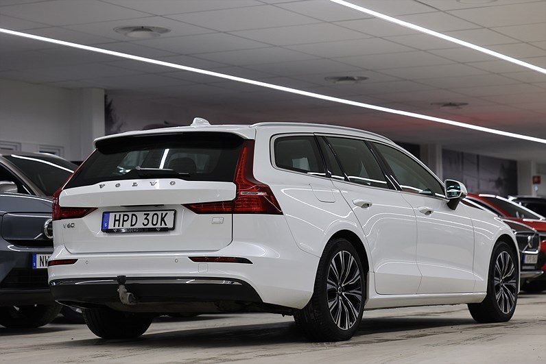 Volvo V60 Recharge T6 AWD 350hk Core Drag B-kamera Keyless