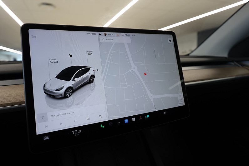 Tesla Model Y Standard Range 299hk Pano Läder Navi Drag B-Kamera