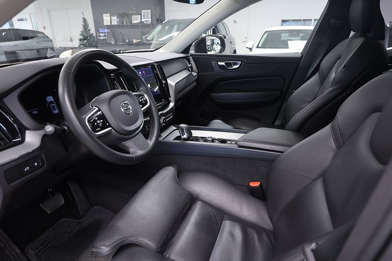 Volvo XC60 Recharge T6 AWD 350hk *Kampanj!* Plus Dark Pano Keyless Läder