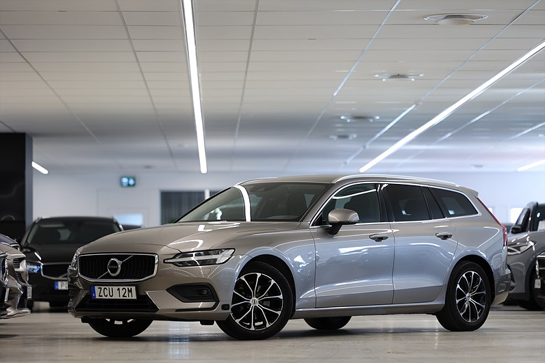 Volvo V60 B4 197hk Momentum H/K Värmare CarpPlay Drag B-Kamera