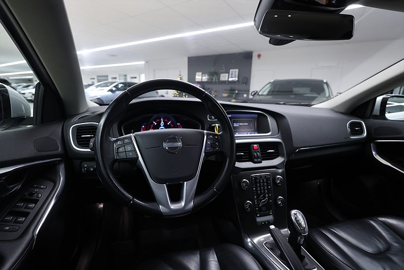 Volvo V40 D2 115hk *Hjulkampanj!* Summum Värmare Kamera